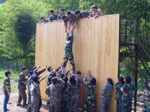 杭州神秘谷真人CS拓展基地